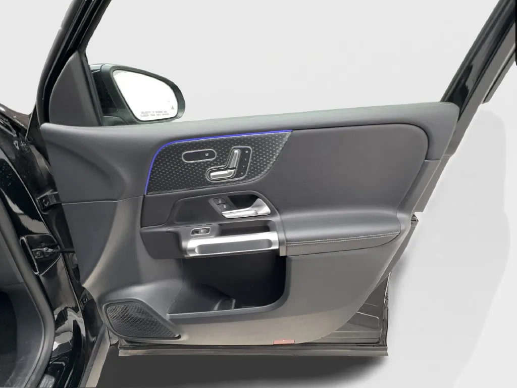 Mercedes-Benz GLB photo 32