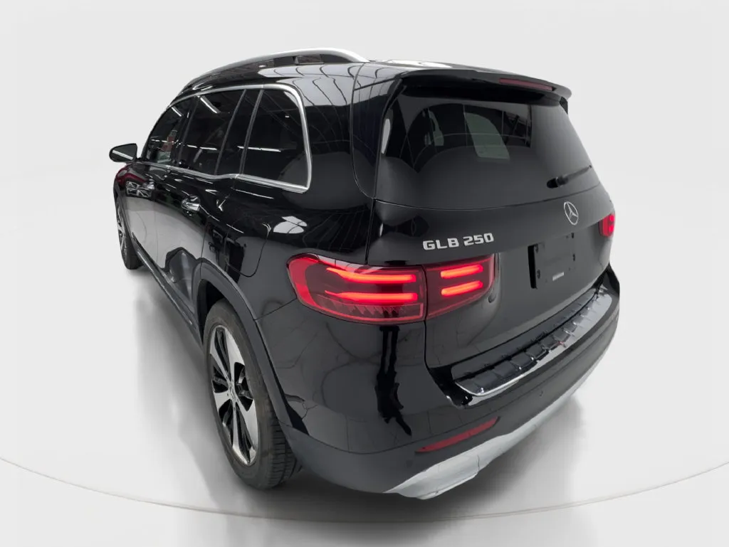 Mercedes-Benz GLB photo 11