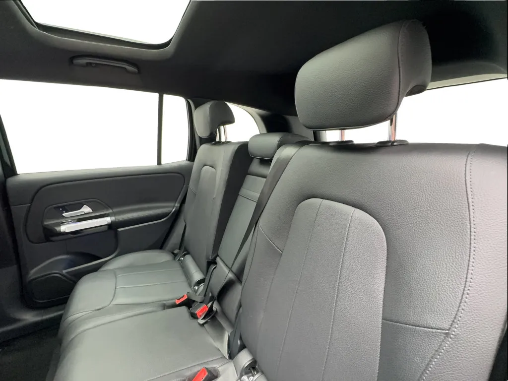 Mercedes-Benz GLB photo 23