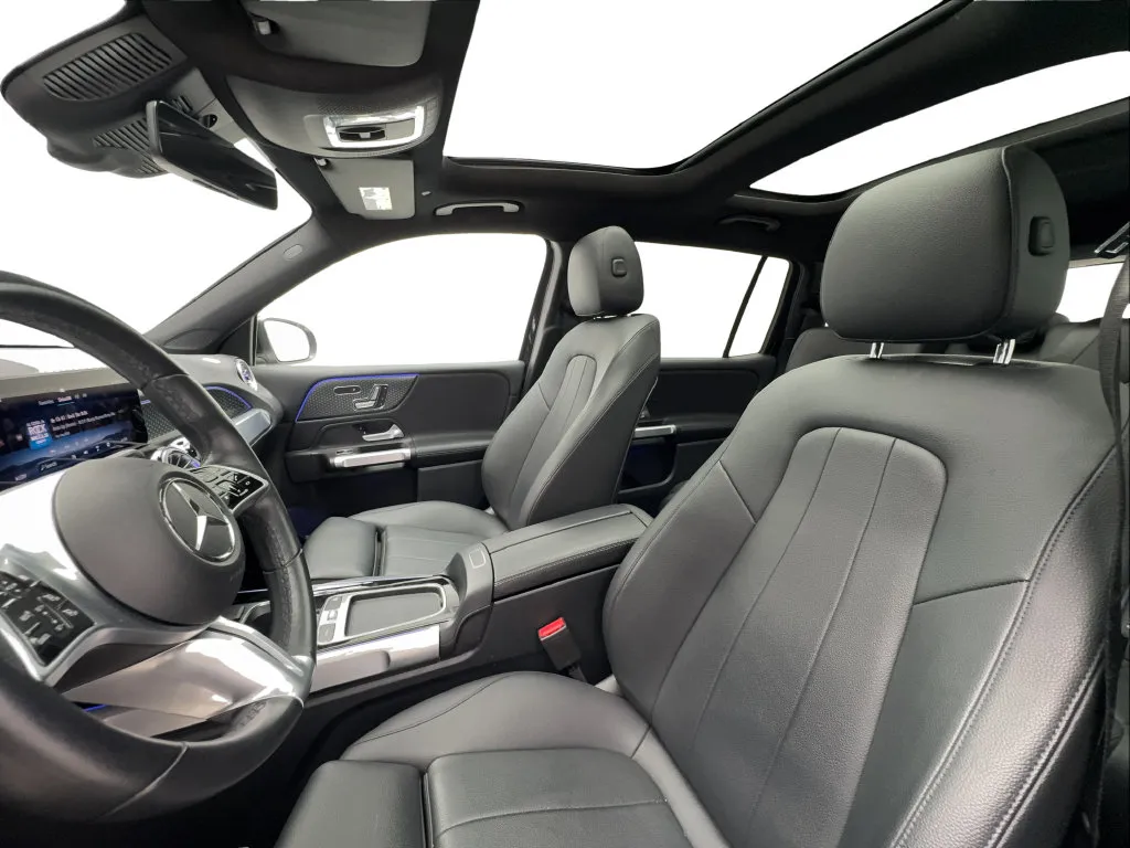Mercedes-Benz GLB photo 19
