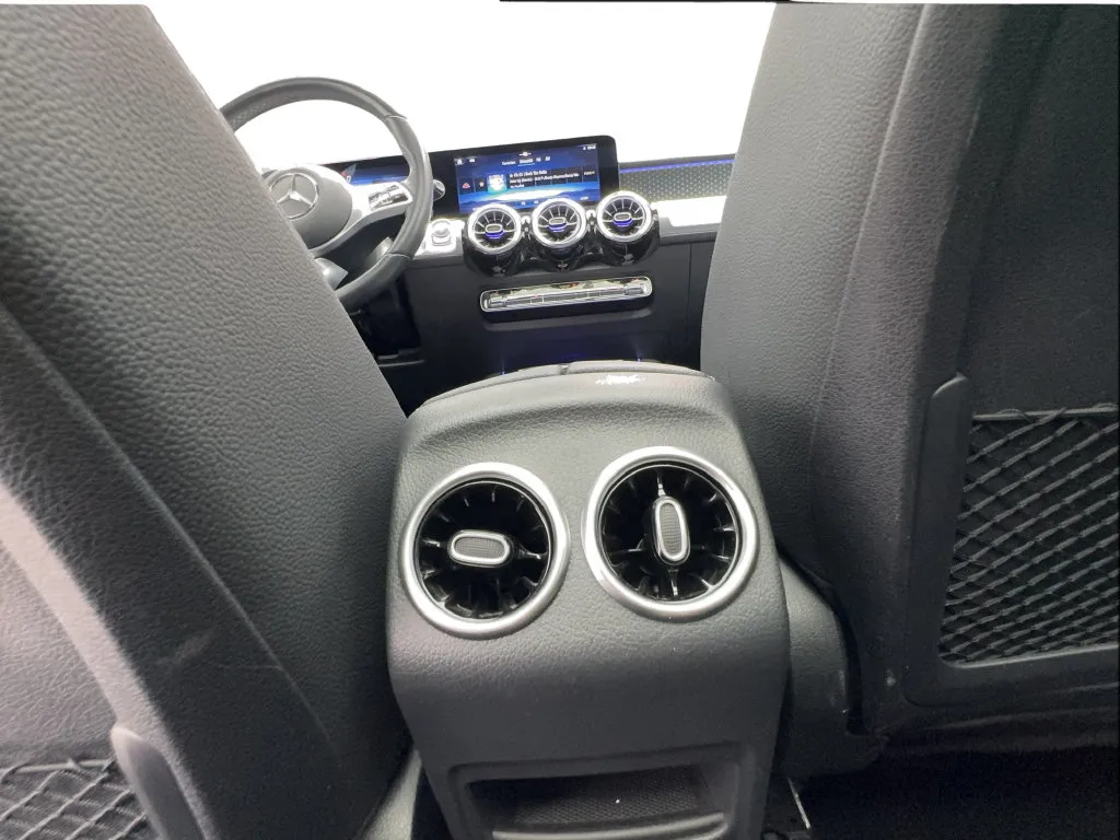 Mercedes-Benz GLB photo 37