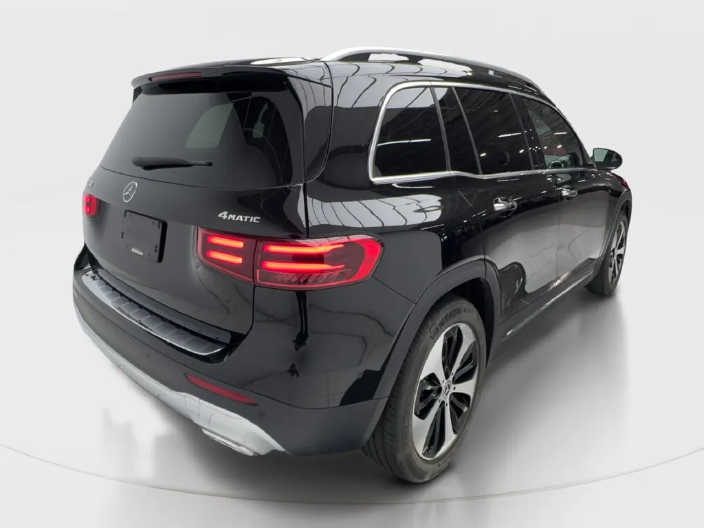 Mercedes-Benz GLB photo 8