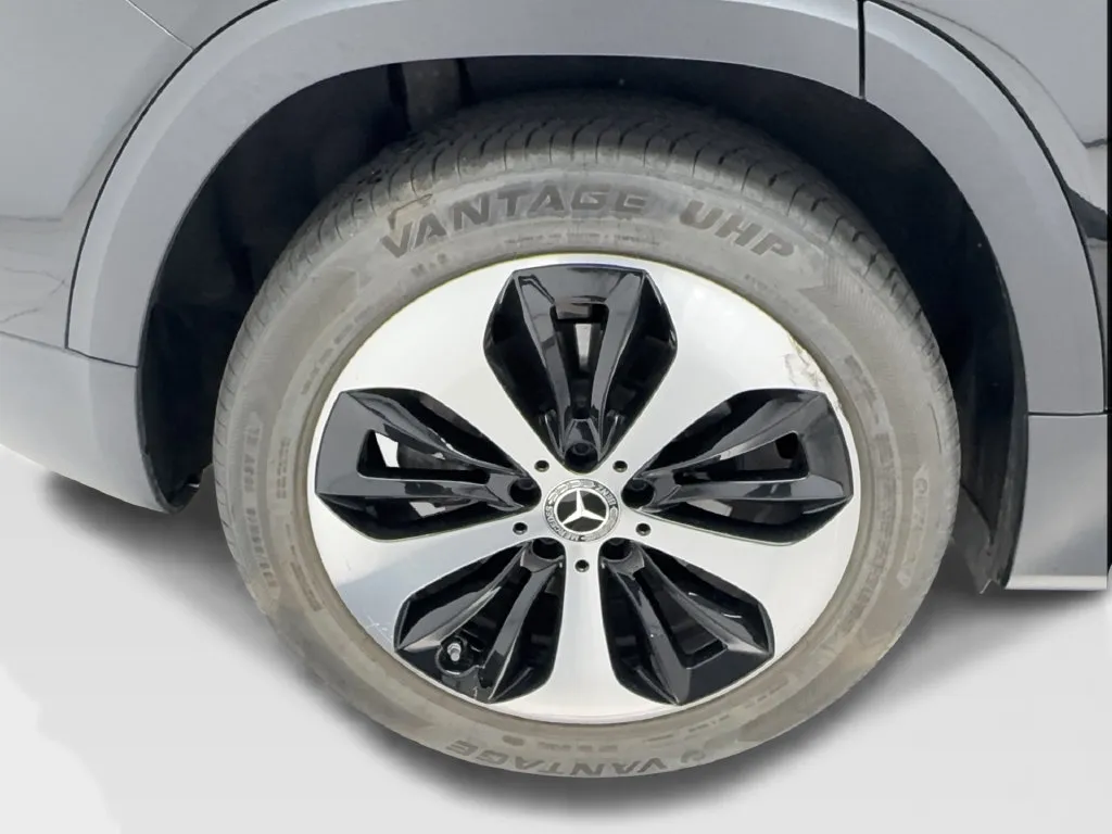 Mercedes-Benz GLB photo 16