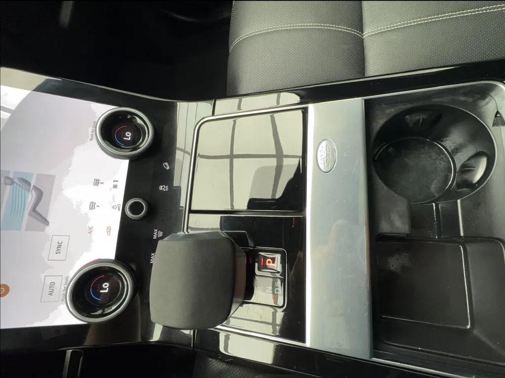 Land Rover Range Rover Velar photo 48