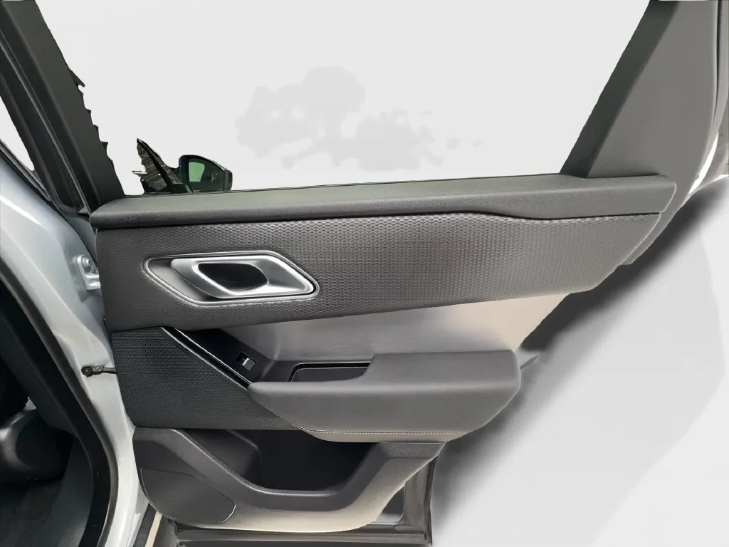 Land Rover Range Rover Velar photo 32