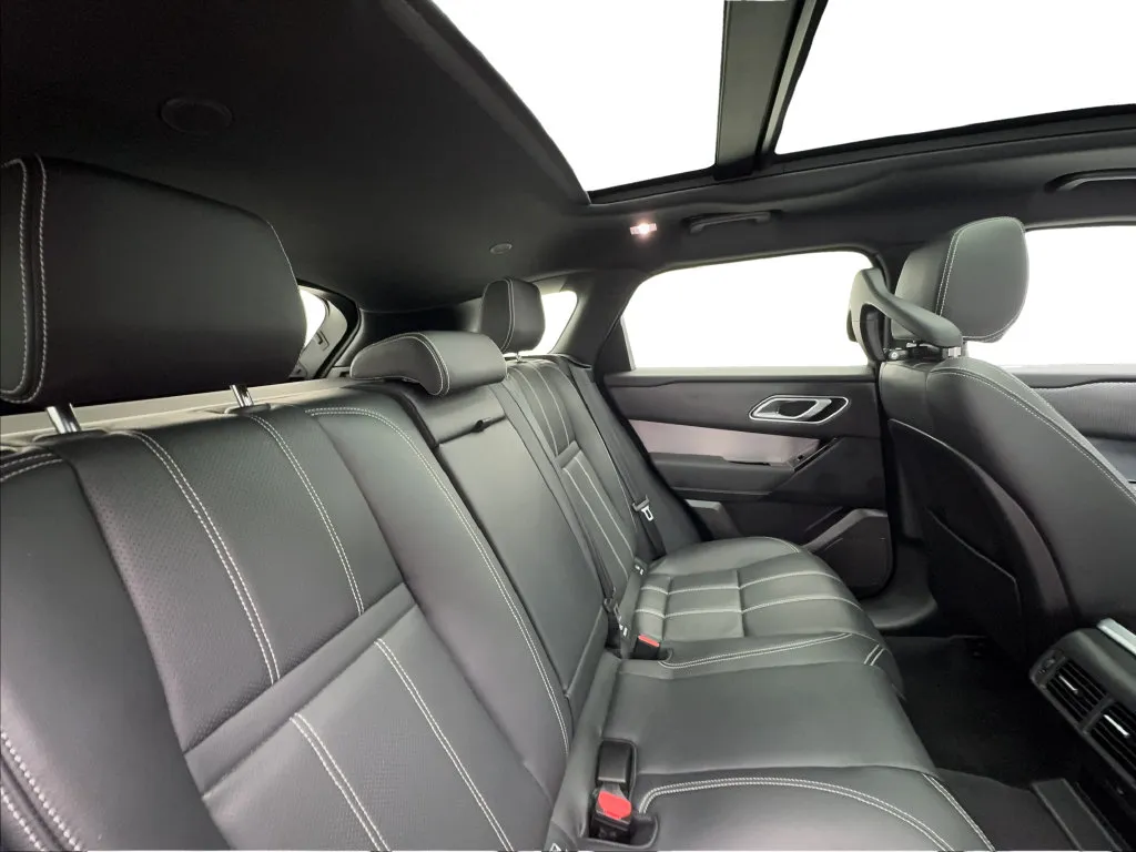 Land Rover Range Rover Velar photo 30
