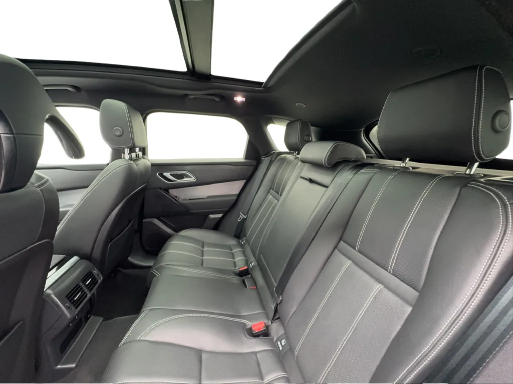Land Rover Range Rover Velar photo 27
