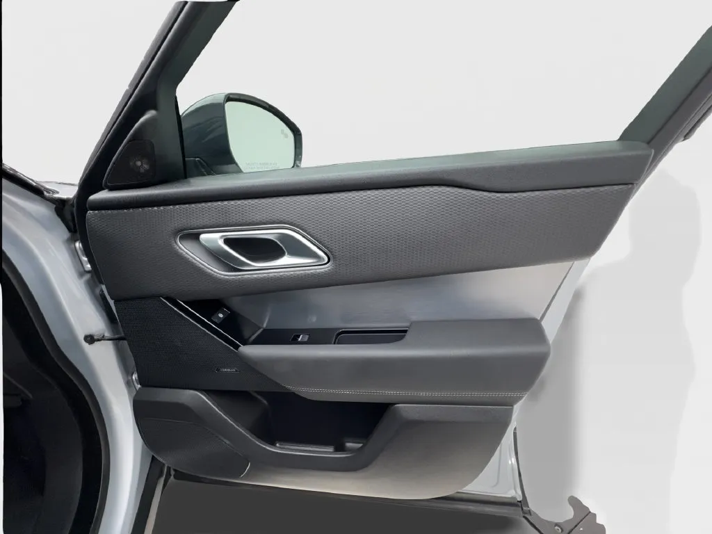 Land Rover Range Rover Velar photo 36