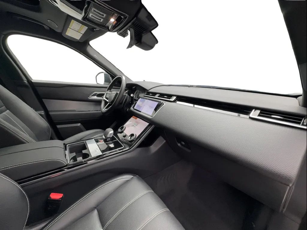 Land Rover Range Rover Velar photo 35