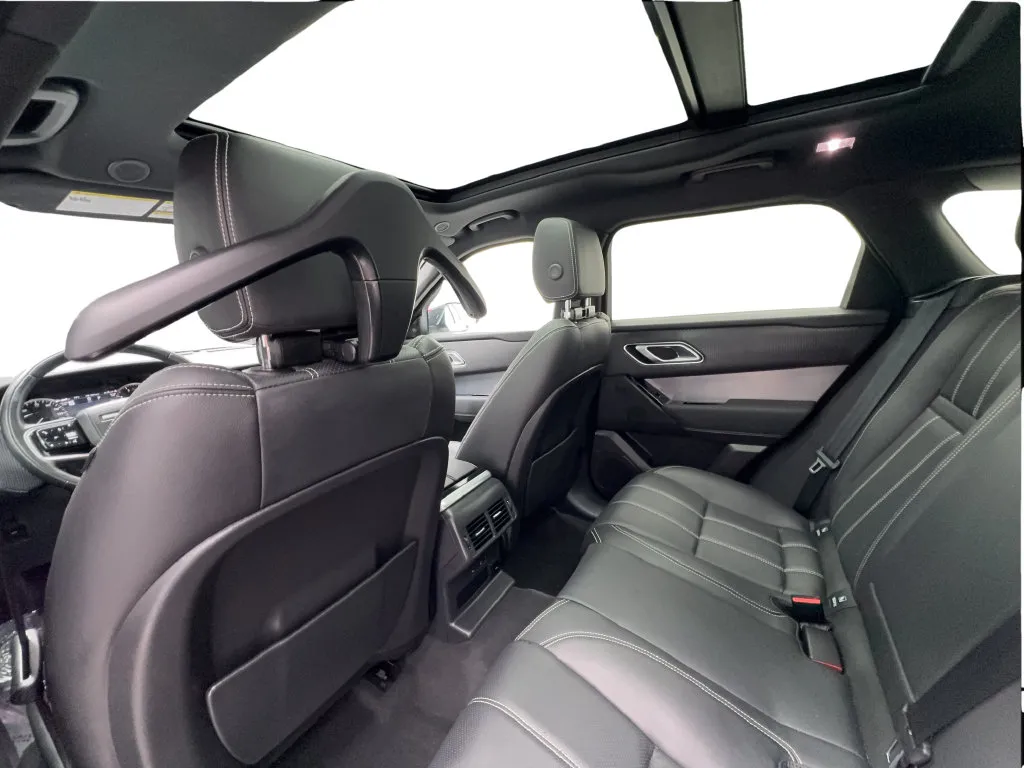 Land Rover Range Rover Velar photo 26