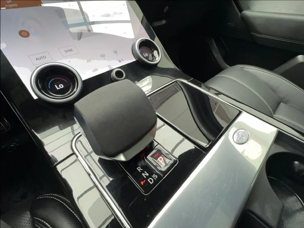 Land Rover Range Rover Velar photo 47
