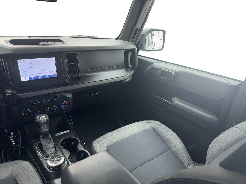 Ford Bronco photo 35