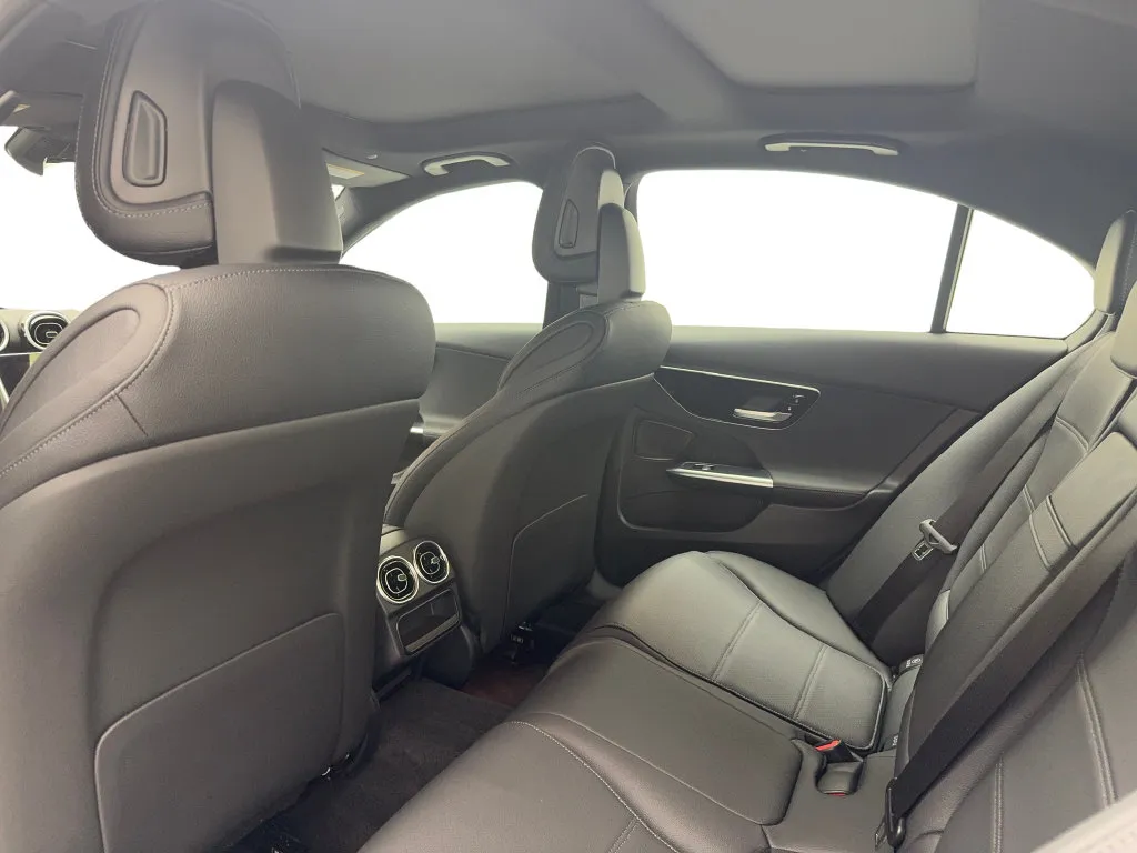 Mercedes-Benz C-Class photo 22