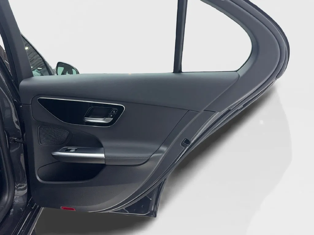 Mercedes-Benz C-Class photo 28