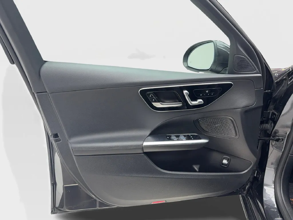 Mercedes-Benz C-Class photo 21