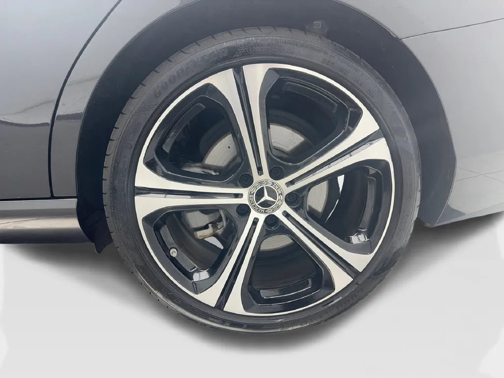 Mercedes-Benz C-Class photo 12