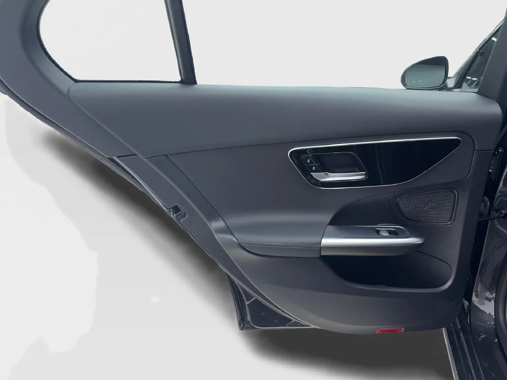 Mercedes-Benz C-Class photo 25