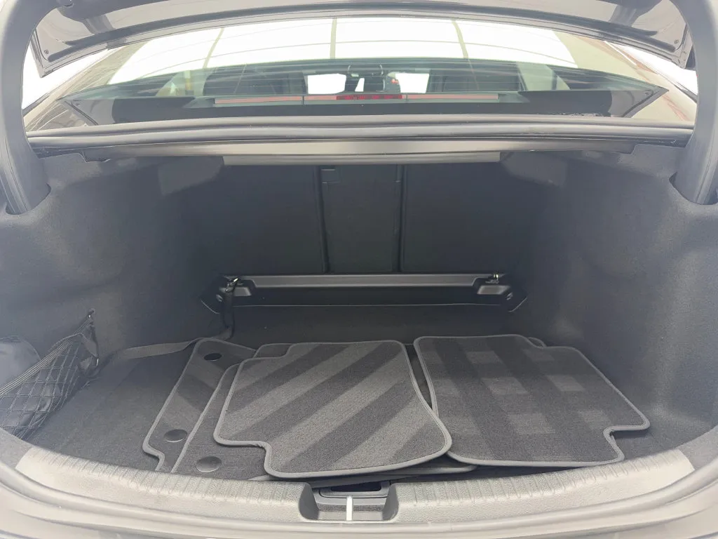 Mercedes-Benz C-Class photo 16