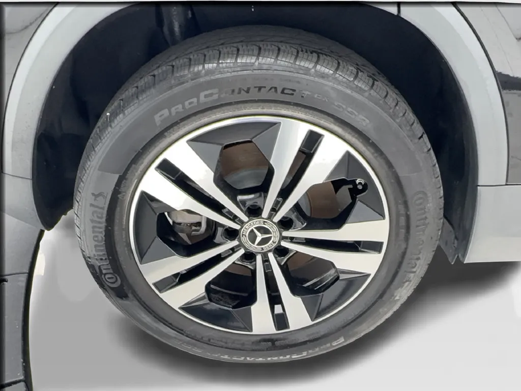 Mercedes-Benz GLA photo 16