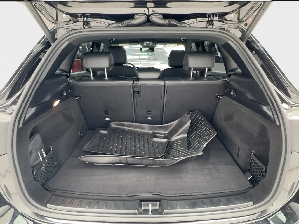 Mercedes-Benz GLA photo 18