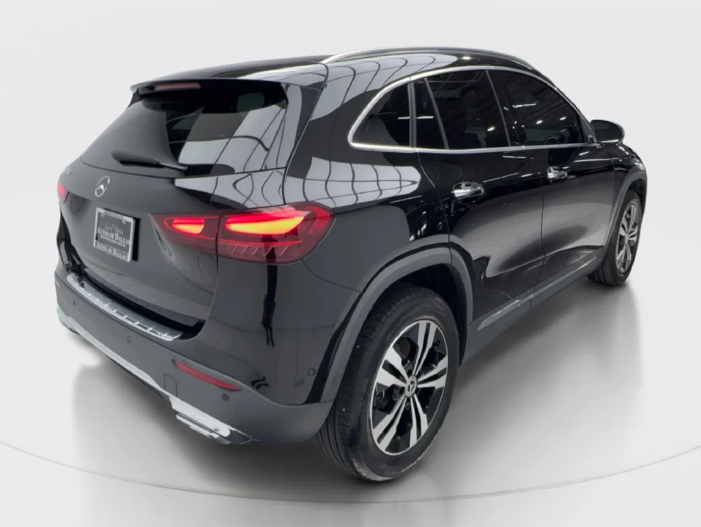 Mercedes-Benz GLA photo 8