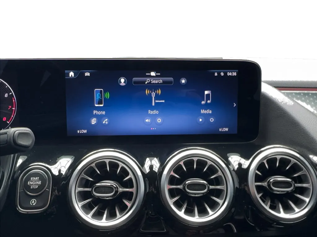 Mercedes-Benz GLA photo 48