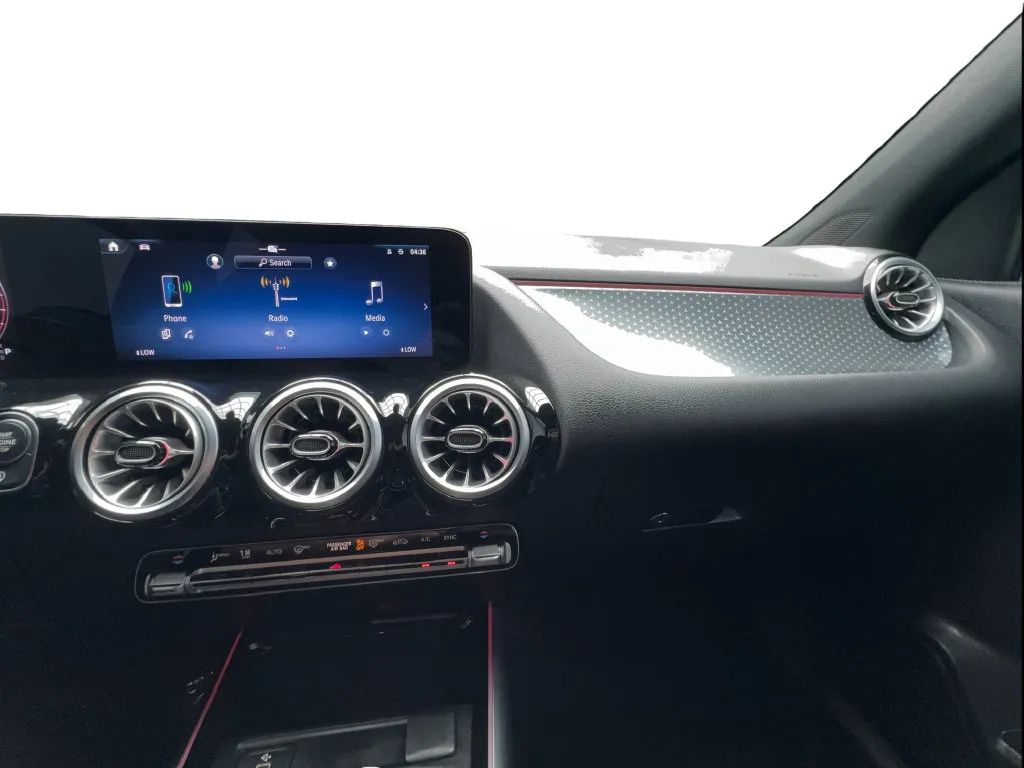 Mercedes-Benz GLA photo 44