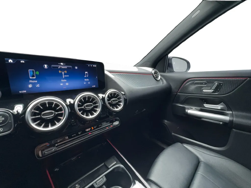 Mercedes-Benz GLA photo 43