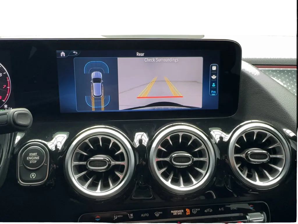 Mercedes-Benz GLA photo 50