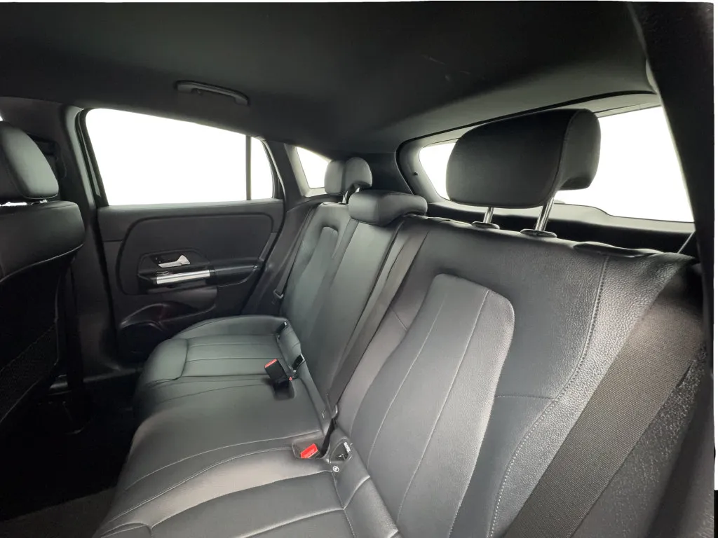Mercedes-Benz GLA photo 25