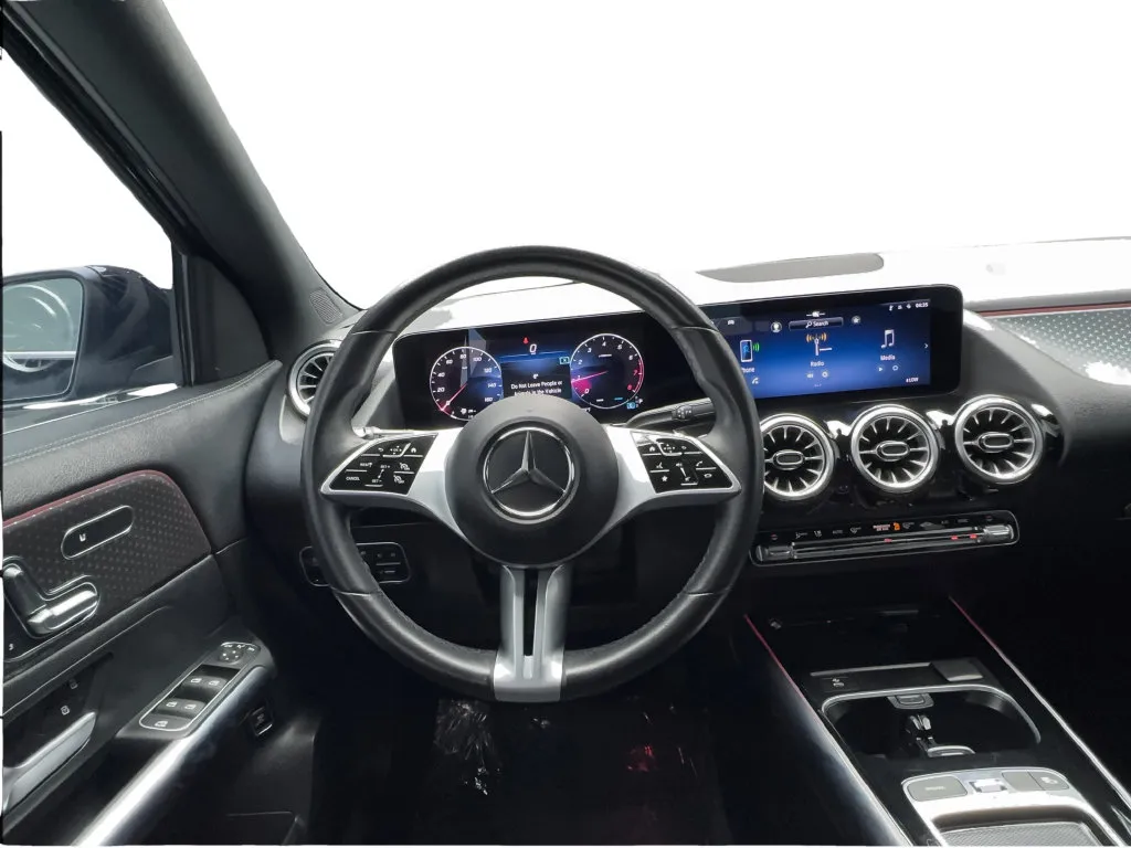 Mercedes-Benz GLA photo 35