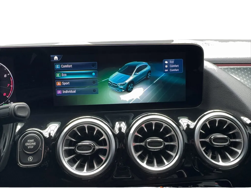 Mercedes-Benz GLA photo 49