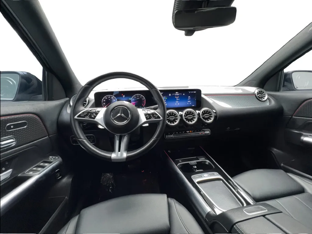 Mercedes-Benz GLA photo 34