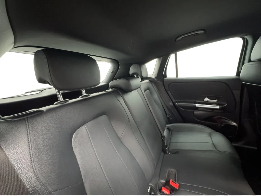 Mercedes-Benz GLA photo 28