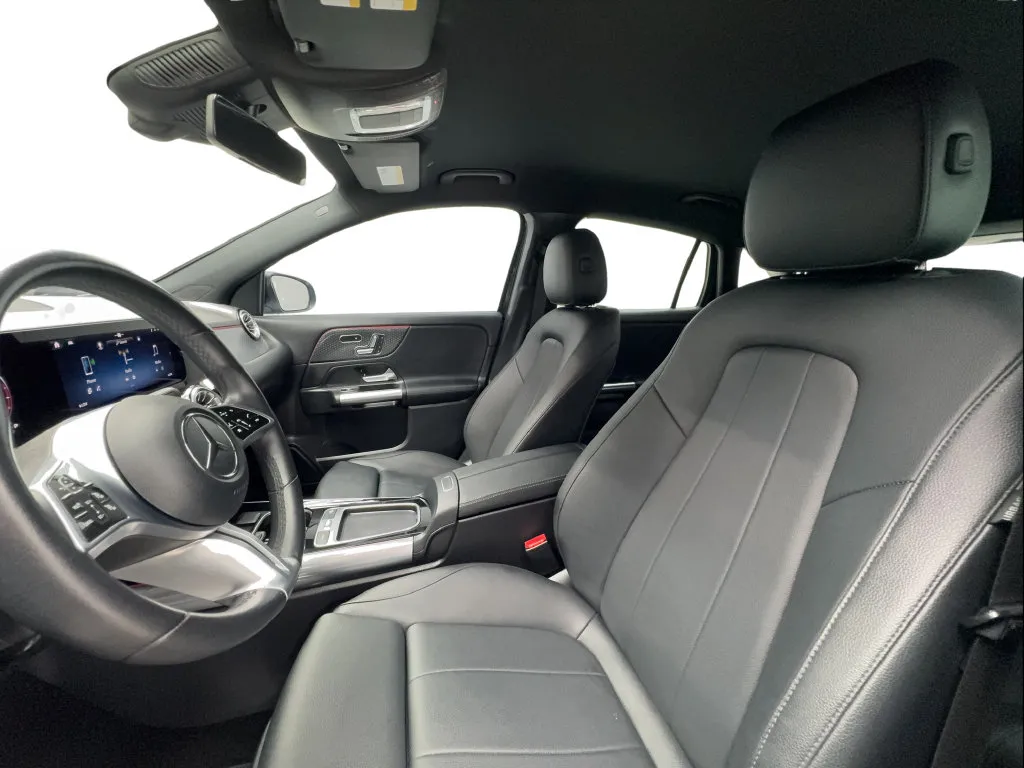 Mercedes-Benz GLA photo 20
