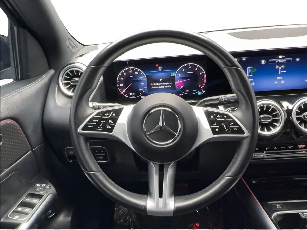 Mercedes-Benz GLA photo 36
