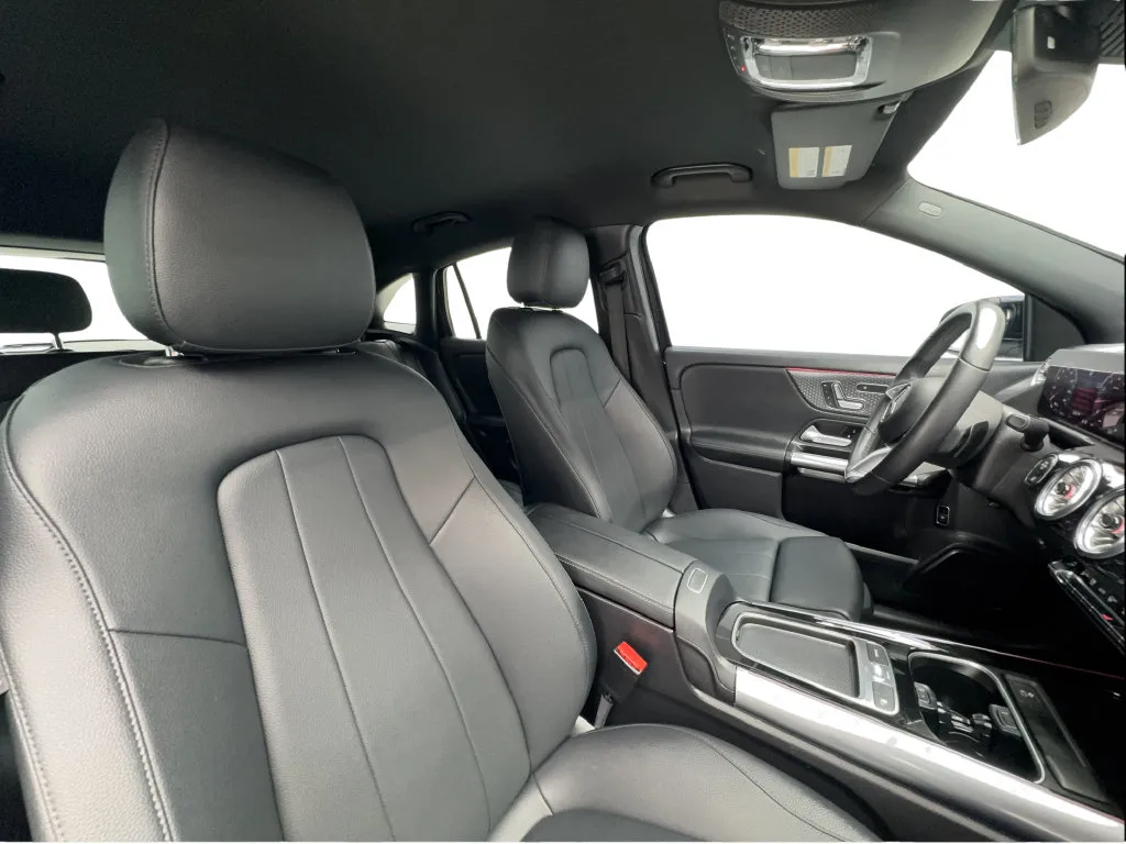 Mercedes-Benz GLA photo 30