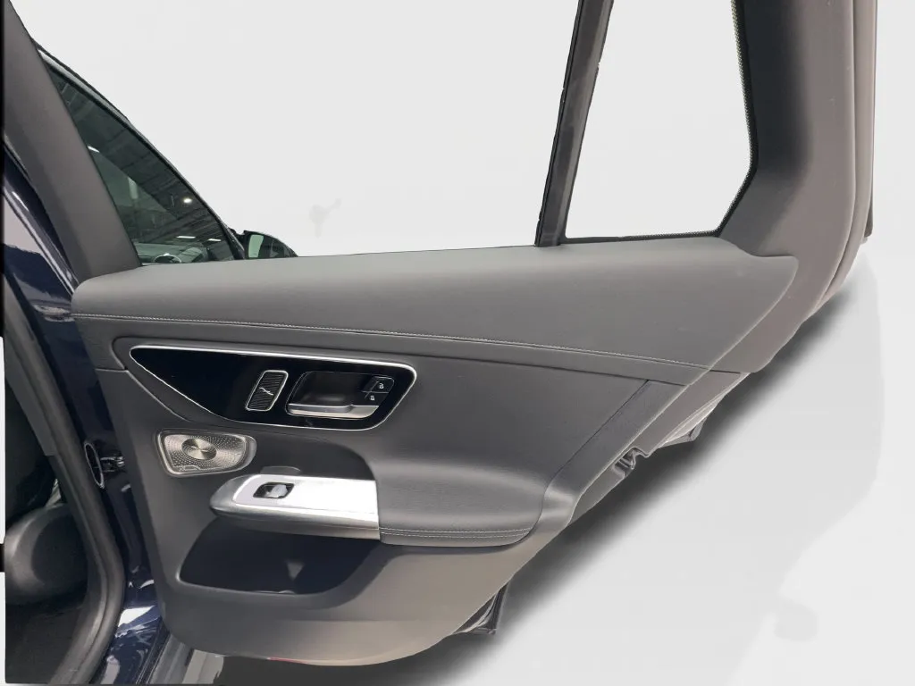 Mercedes-Benz GLC photo 29