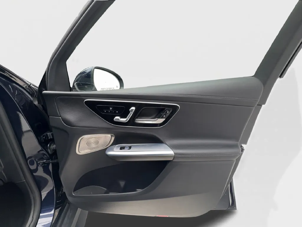 Mercedes-Benz GLC photo 33