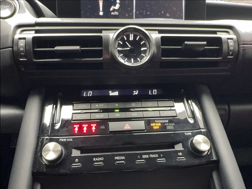 Lexus IS photo 47