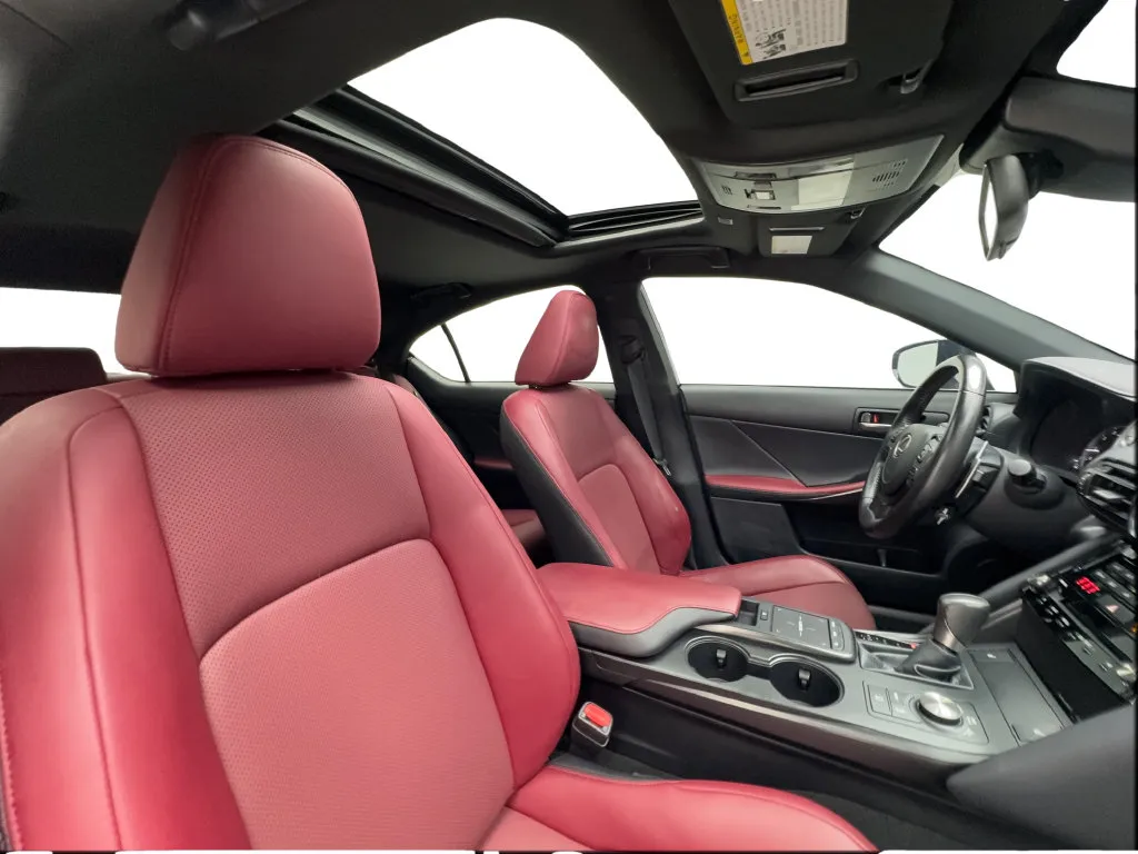 Lexus IS photo 32