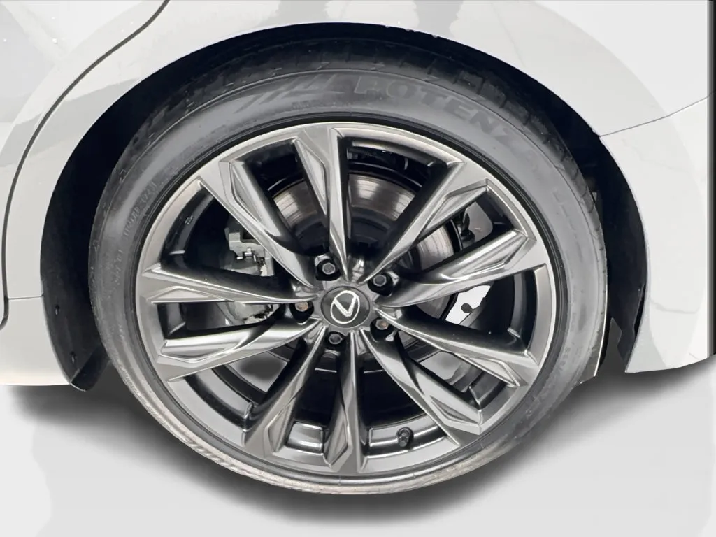 Lexus IS photo 14