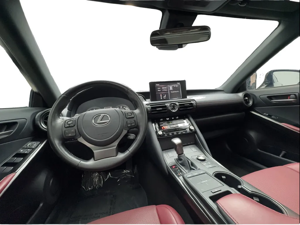 Lexus IS photo 35