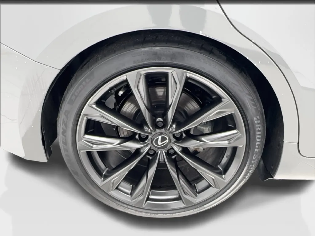 Lexus IS photo 18