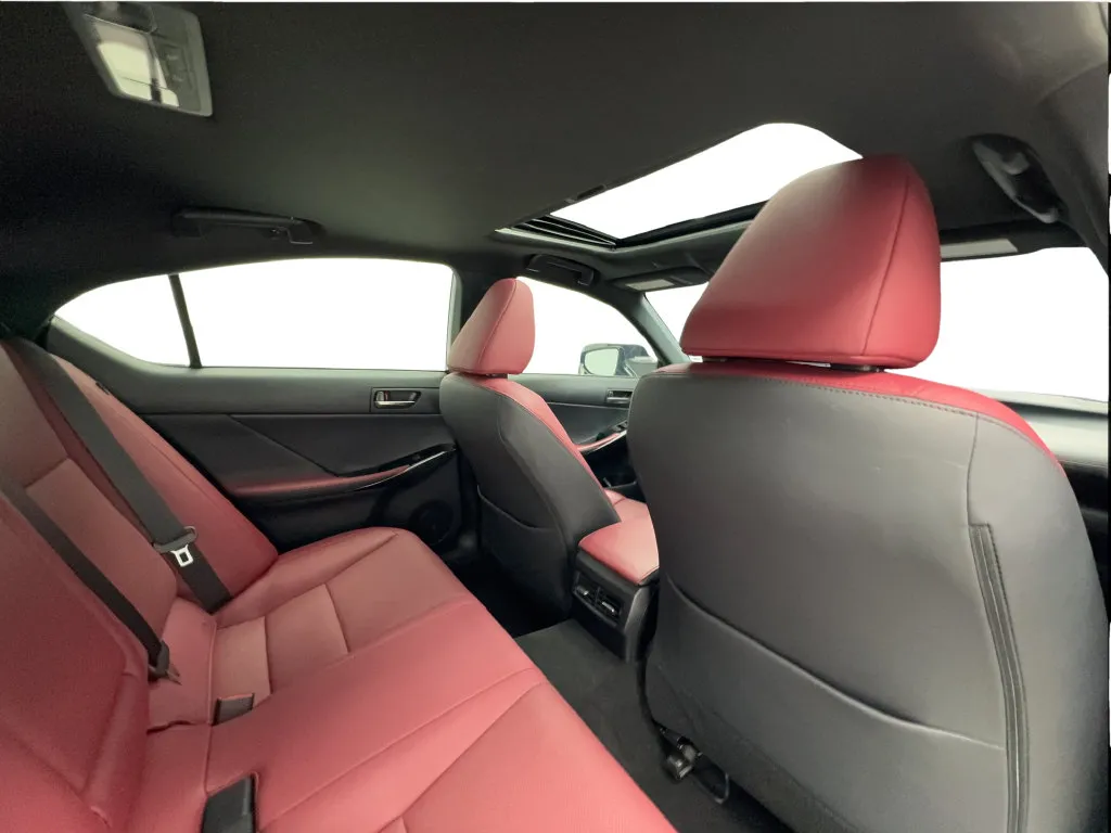 Lexus IS photo 28