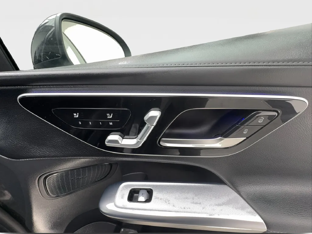 Mercedes-Benz GLC photo 47