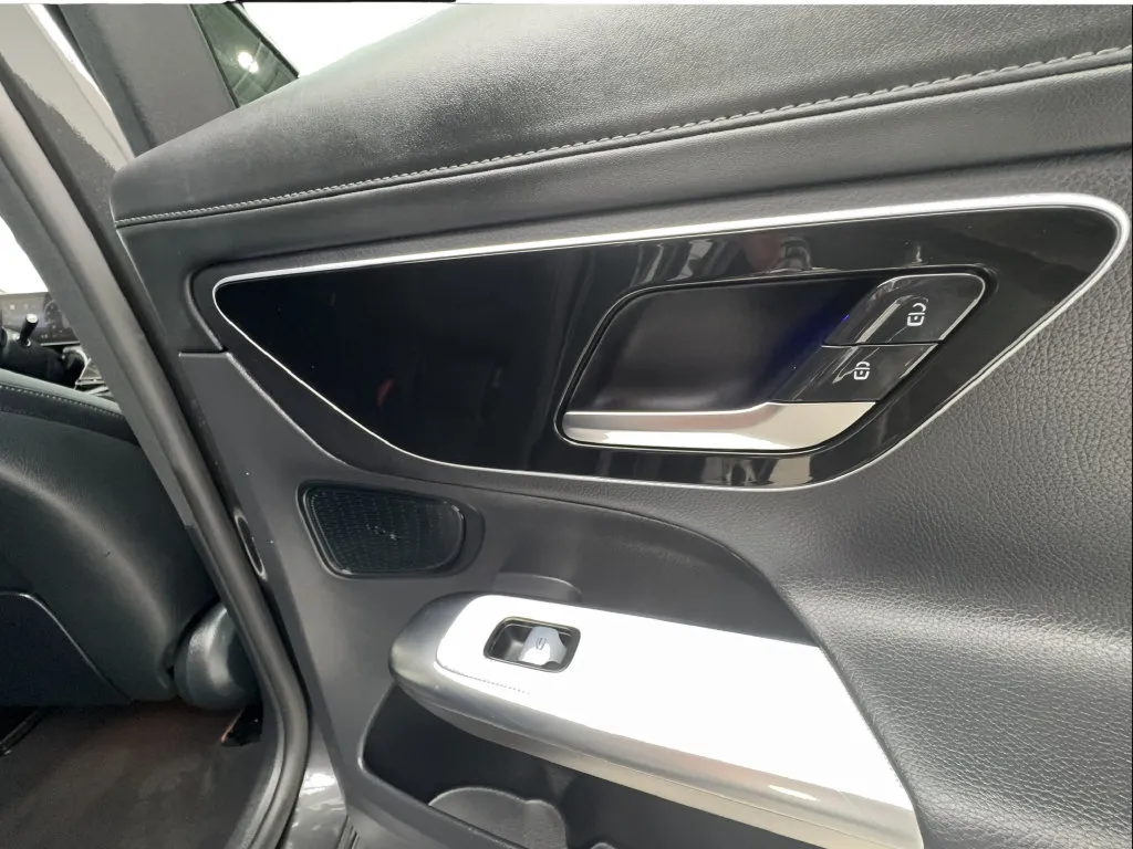 Mercedes-Benz GLC photo 48