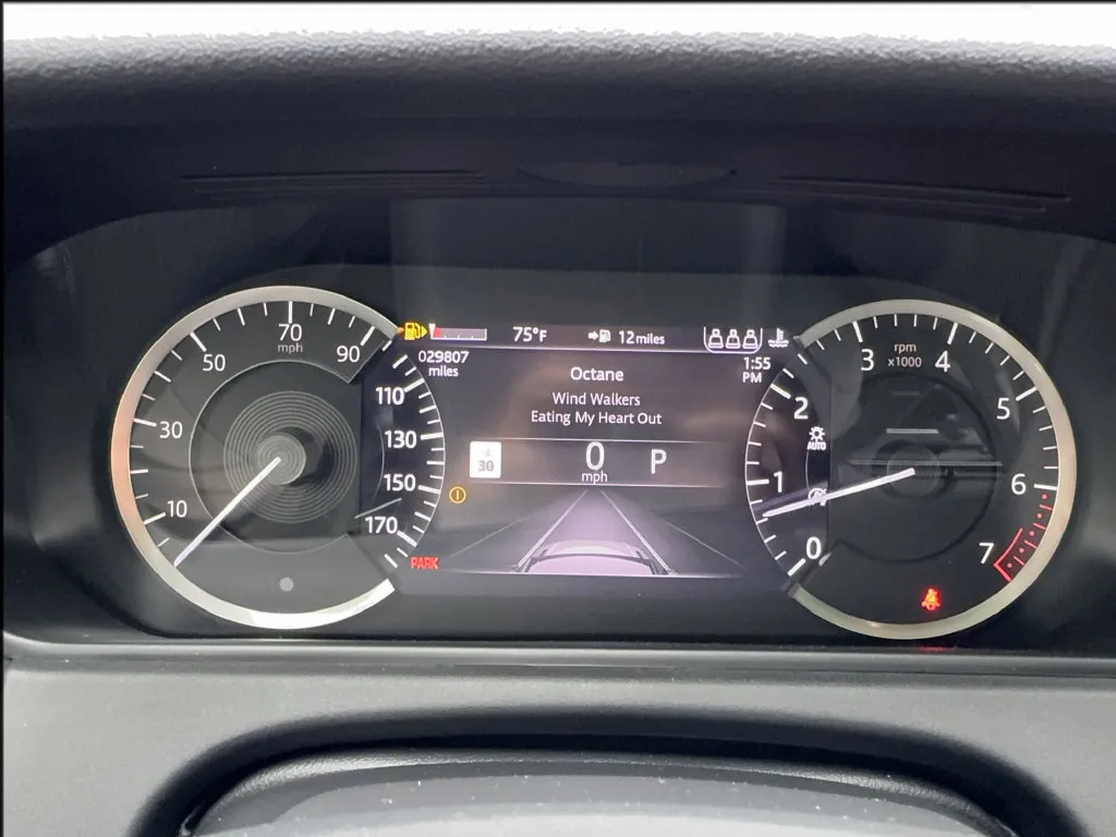 Land Rover Range Rover Velar photo 40