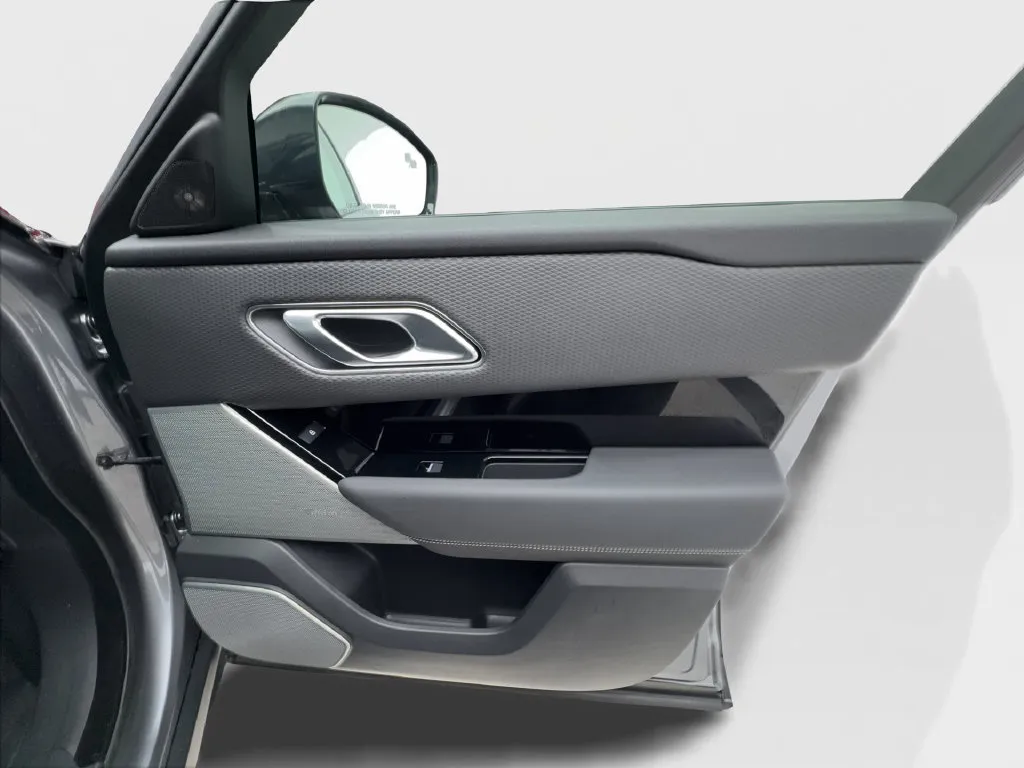 Land Rover Range Rover Velar photo 34