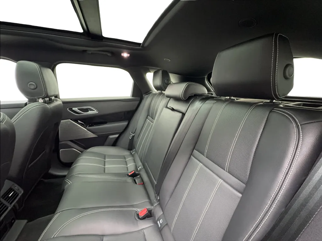 Land Rover Range Rover Velar photo 26